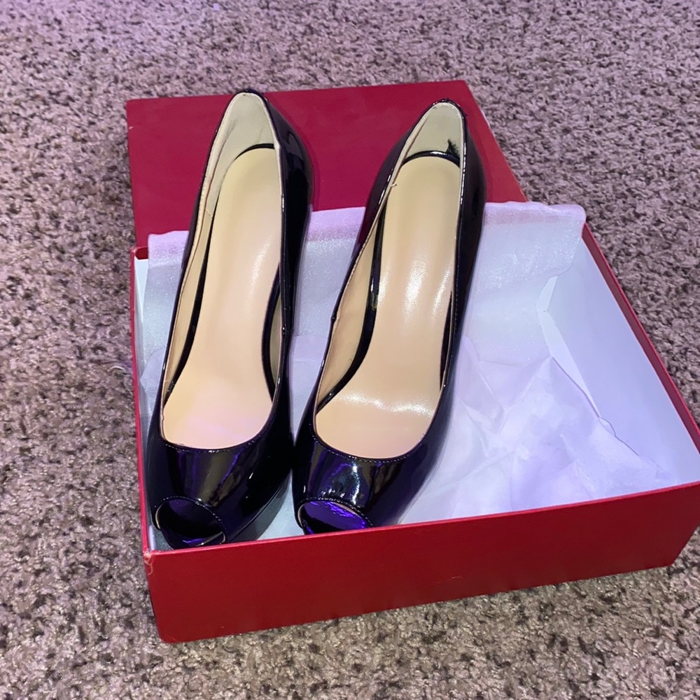 5 in black classic heels